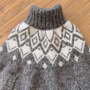 Osh Kosh B’gosh Poncho Cape Kids Front Pocket Arm Holes Grey & White Size 6